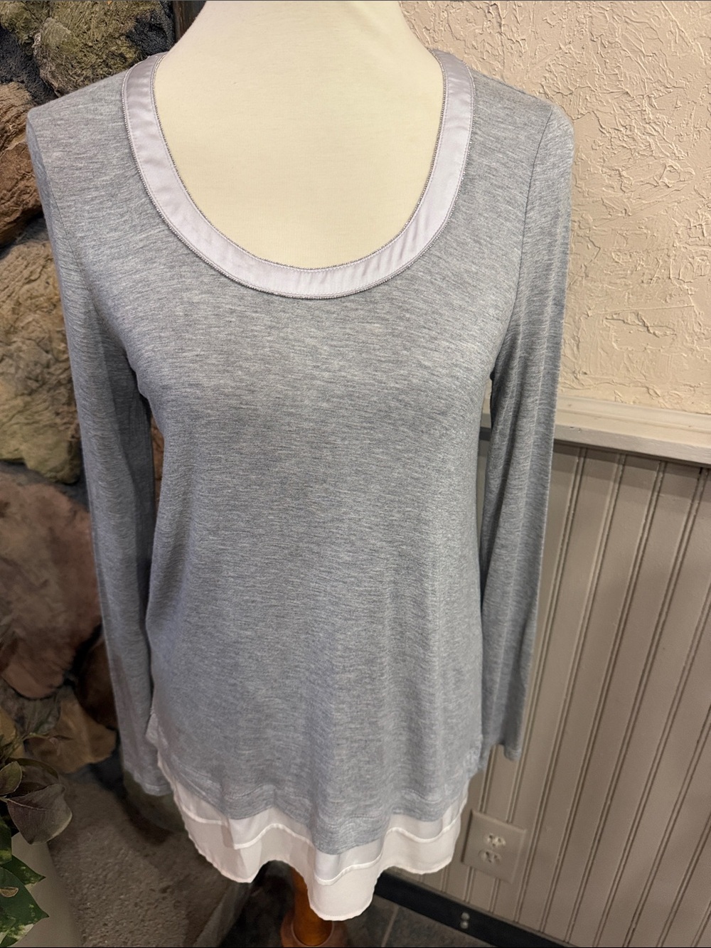 White House Black Market Heather Gray Long-Sleeve Layered-Hem Tee